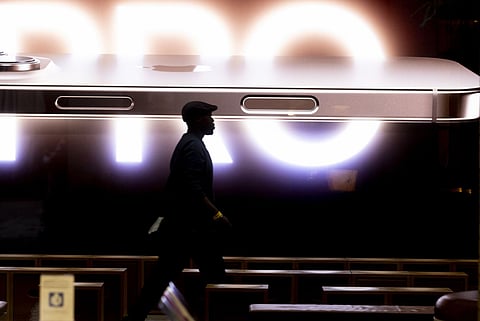 Apple and Google hit by UK probe into mobile dominance.