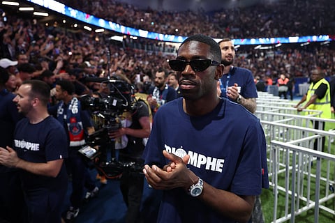 Paris Saint-Germain's French forward #10 Ousmane Dembele celebrates with supporters during a ceremony to present the trophy a day after Paris Saint-Germain (PSG) football club won the UEFA Champions League, at the Parc des Princes Stadium in Paris on June 1, 2025.