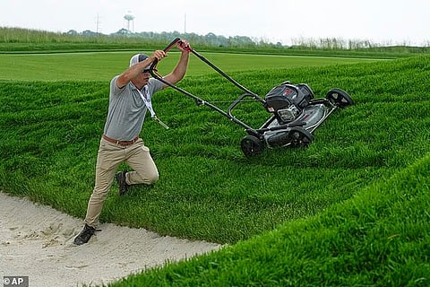 Watch lawnmowers' insane preparations at US Open golf