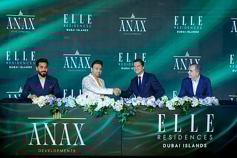 Satish Sanpal ( second left), Chairman of ANAX Holding, and François Coruzzi (second right), CEO of ELLE International Licenses/ Lagardère Group, sign the strategic partnership agreement