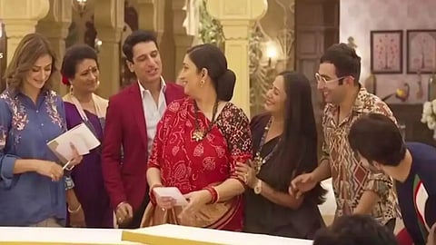 Smriti Irani as Tulsi, with the cast of Kyunki.