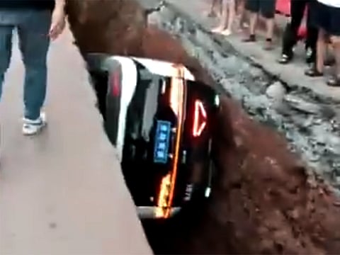 Autonomous Baidu taxi plunges into construction pit, sparks safety debate in China