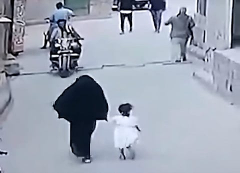 Brave youngster saves sister from abduction in Yemen, video goes viral