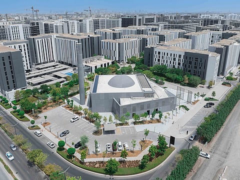 The Quran Mosque can accommodate up to 3,000 worshippers, with capacity for 1,600 in the main prayer hall, 1,000 in the courtyard, and 400 in the women’s section.