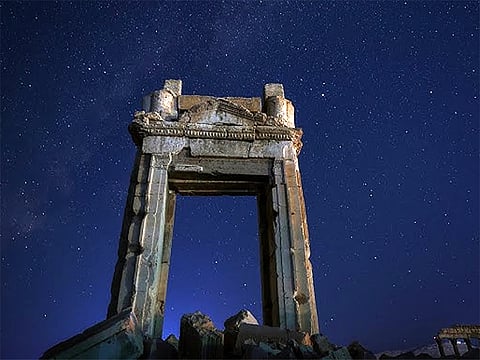Stunning time-lapse captures Milky Way over Syria's Palmyra ruins