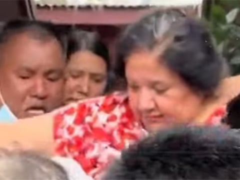 Video: Young Nepalis rescue wheelchair-bound minister’s wife abandoned amid chaos
