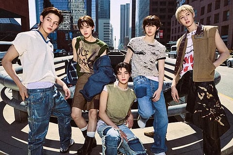 CORTIS is short for COLOUR OUTSIDE THE LINES and basically means ‘we don’t play by your rules.’