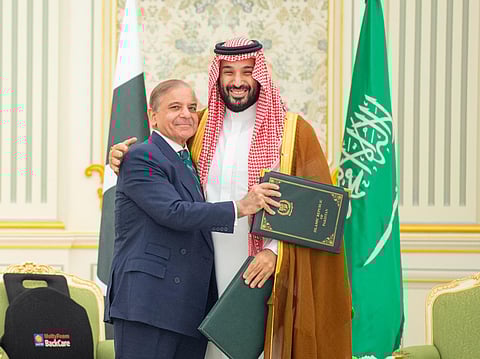 Saudi Crown Prince and Pakistan Prime Minister during the signing of the joint defence agreement