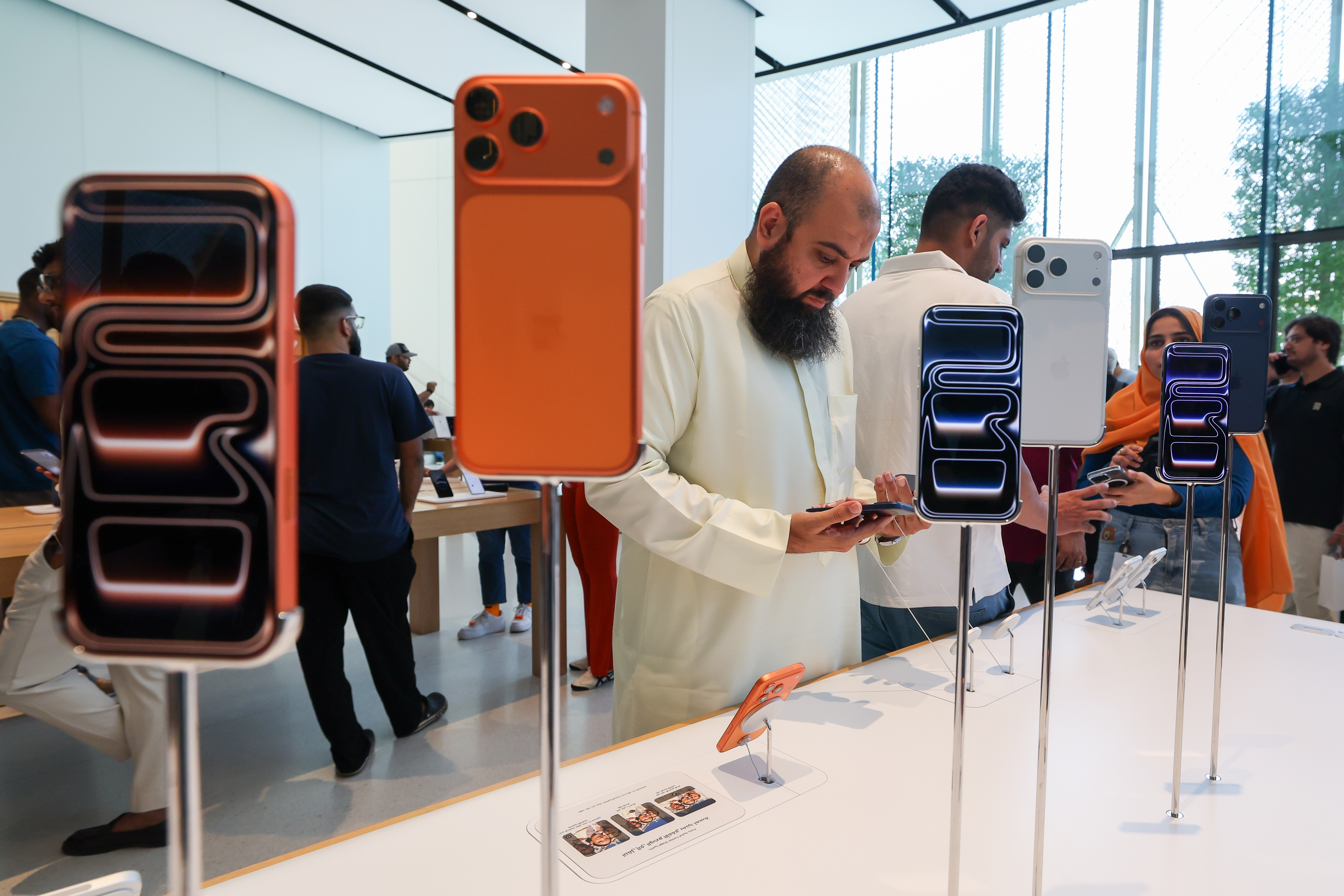 Apple is reportedly building AI tools to expand, enhance and reframe photos instantly.