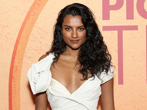 Simone Ashley always goes natural with her fluffy curls on the red carpet.