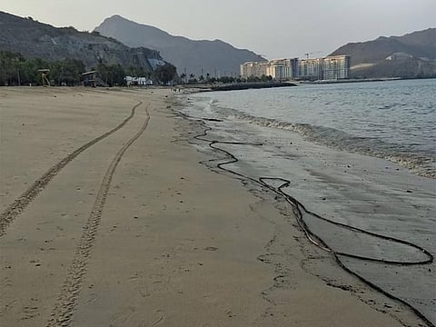Municipality acts fast to stop oil spill at Khorfakkan Beach