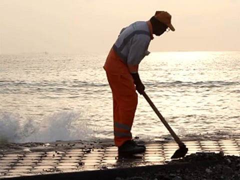 Khorfakkan launches beach cleanup after high waves hit coastline