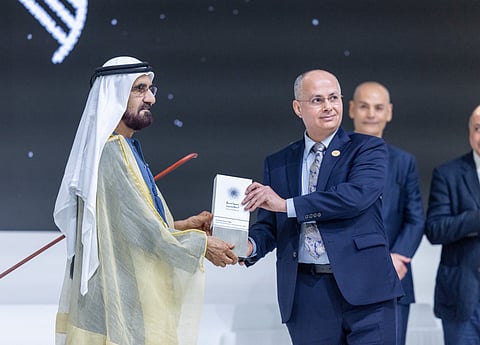 Sheikh Mohammed giving the Arab Geniuses Award in the category of Natural Science to Omar Yaghi, January 16, 2025.