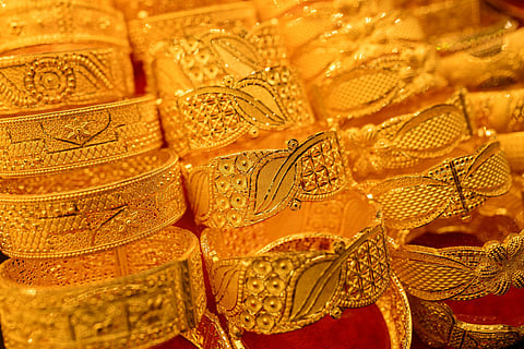 Dubai gold prices climb in early 2026, but volatility still looms.