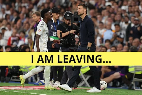 Real Madrid's Brazilian forward #07 Vinicius Junior walks past Real Madrid's Spanish coach Xabi Alonso as he is substituted during the Spanish league football match between Real Madrid CF and FC Barcelona at Santiago Bernabeu Stadium in Madrid on October 26 , 2025.