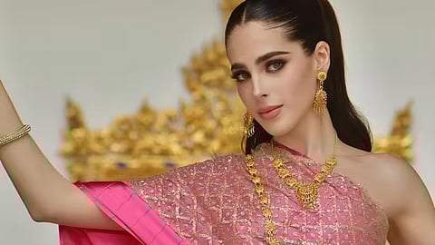 Bosch has been open about facing bullying in school for having dyslexia and ADHD), challenges she’s turned into strength. Her pageant journey began in 2018 when she won the Flor de Oro crown in Tabasco.