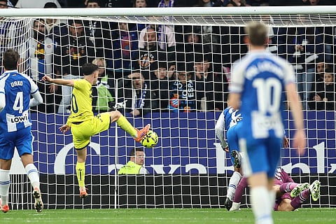 Villarreal's Spanish forward #20 Alberto Moleiro scores his team's second goal during the Spanish league football match between RCD Espanyol and Villarreal CF at RCDE Stadium in Cornella de Llobregat on November 8, 2025.