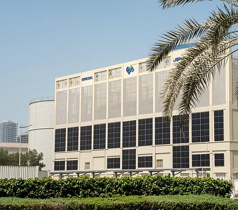 The vertical facade installation in an Emicool district cooling plant represents a pioneering solution for high-density environments, enabling solar generation on otherwise underutilised building surfaces.