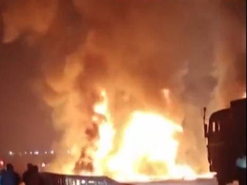 The flames spread rapidly, trapping several passengers inside the vehicle