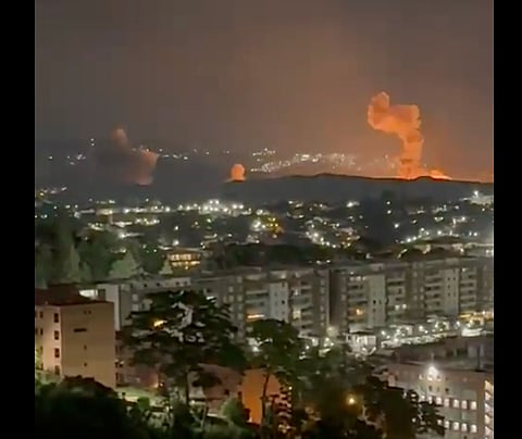 Venezuela bombshell: US strikes reportedly slammed Chavismo power hubs in the capital Caracas—right in the backyards of top military brass. Casualties are unconfirmed amid chaos and evacuations underway, as per social media reports.