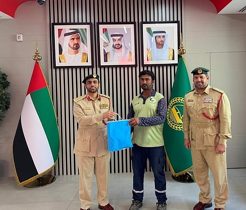 Hatta Police commend Dubai Municipality employee for returning lost tourist bag
