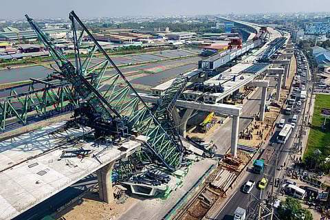 A construction crane that collapsed on the Rama 2 Road elevated expressway in Samut Sakhon province, Thailand on Thursday, Jan. 15, 2026. (AP Photo/Arnun Chonmahatrakool)