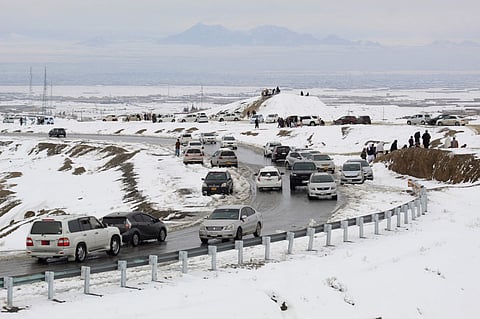 Commuters drive through a snow-covered road near the PakistanAfghanistan border in Chaman on January 22, 2026.