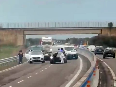 Gunfire and explosions erupt as gang targets armored cash-in-transit van.