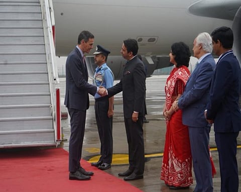 Spanish President Pedro Sanchez Perez-Castejon was greeted by Indian Minister Jayant Singh upon arrival in India.