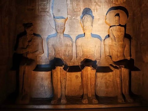 2,000 tourists gather for Ramses II sun alignment in Aswan