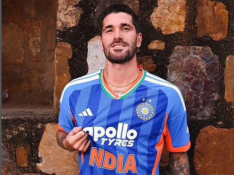 De Paul shows his love for India