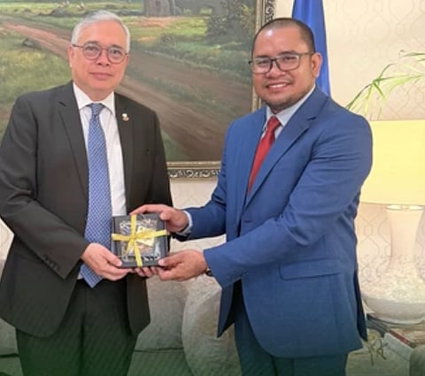 (From left to right) Philippine ambassador to the UAE Alfonso Ver and Philippine agriculture attaché for Middle East, Africa and India Michael Sollera