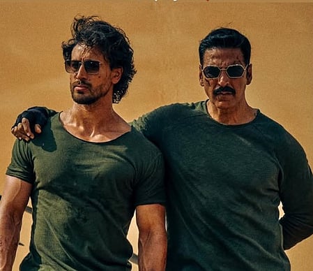 After Tiger Shroff shooting, Akshay Kumar installs bulletproof glass; security up outside Aamir Khan's home