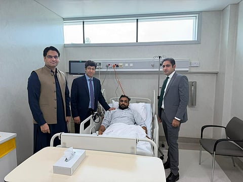 Pakistan Consul General Hussain Mohammed (centre) during his meeting with the injured Pakistanis at a hospital in Dubai