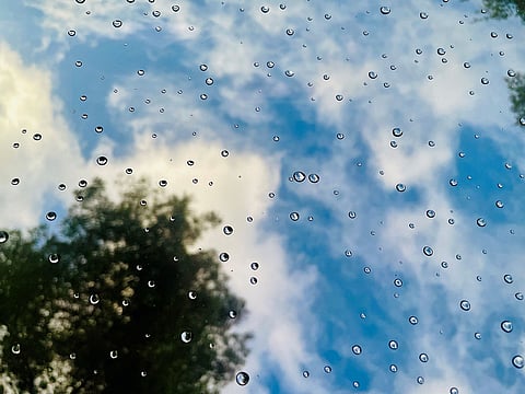 Temperatures near 33°C as showers hit scattered areas nationwide.