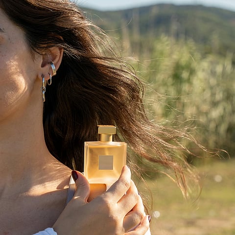 We’ve rounded up the top 7 summer-ready perfumes that cut through the heat, turn heads without overpowering, and linger just long enough to leave an impression.