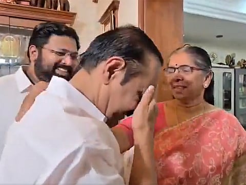 VD Satheesan moved to tears during visit to late mentor’s home