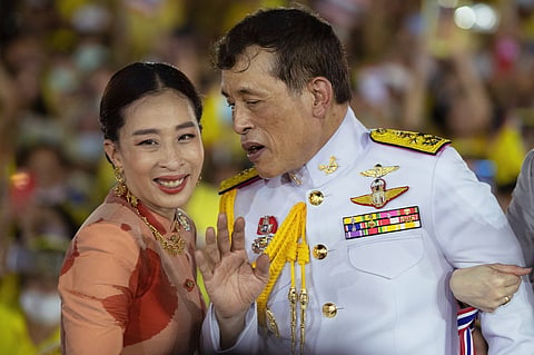 Thai King Maha Vajiralongkorn gestures as he speaks with Princess Bajrakitiyabha Mahidol while meeting supporters in Bangkok, Thailand. File photo published on Nov. 1, 2020.