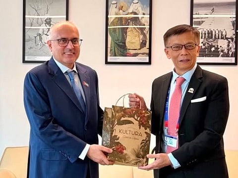 From left to right: UAE Minister of Human Resources and Emiratisation Dr. Abdulrahman Al Awar and Philippine Department of Migrant Workers secretary Hans Cacdac