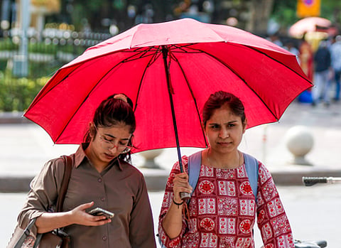 Why humidity peaks at night, why rain stays away and what causes the discomfort.