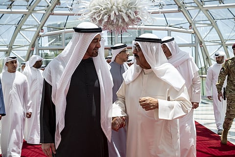 UAE President welcomed by Emir of Kuwait upon arrival on fraternal visit