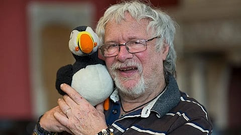 Bill Oddie, the comedian, broadcaster and passionate conservationist who spent decades introducing British audiences to their own back gardens, has died at the age of 85.