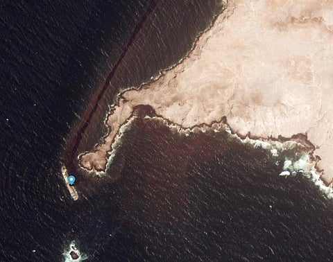 'CAROLINE BEZENGI' ran aground at Al Hallaniyat Islands in the Governorate of Dhofar.