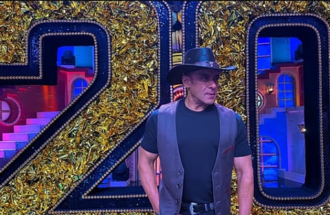 Salman Khan comforts Isha Rikhi on Bigg Boss 20.