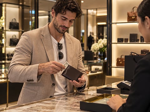 A well-designed slim wallet keeps everyday essentials organised without unnecessary bulk, combining practical storage with a refined feel for daily use.