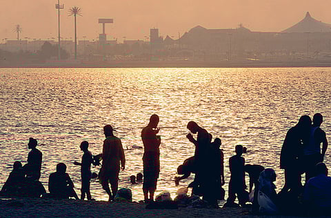 People beating the heat at the Abu Dhabi Corniche.