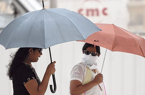 Throughout the day, winds are expected repeatedly blow, at a speed of 15-25 km/h, reaching up to 35 km/h at times.