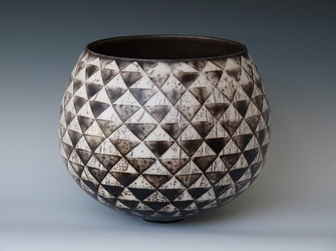 Public and private lives of Iran in art