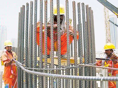 Construction workers in
Dubai. For labourers in
the UAE, National Bonds
is planning to start a
saving scheme based on
their requirements.