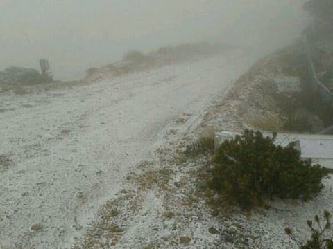 Oman hit by cold wave as Jebel Shams temperature drops to -2°C with strong winds